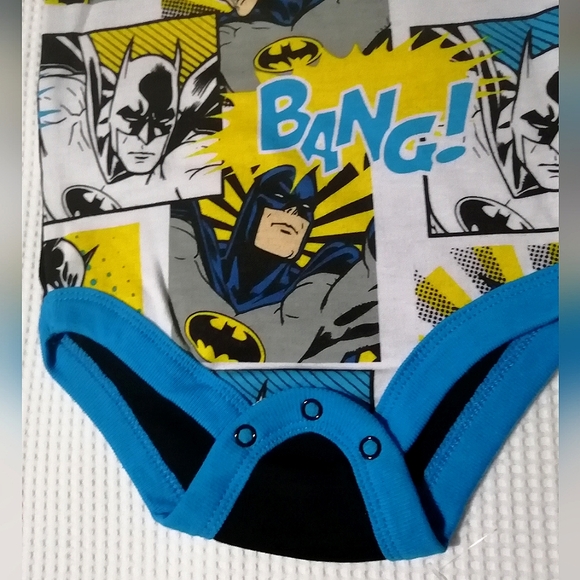 🔥SALE🔥 Batman DC Comics Baby Boy's Onesie NWT Sizes 3-6 months, 6-12 months - Picture 2 of 6